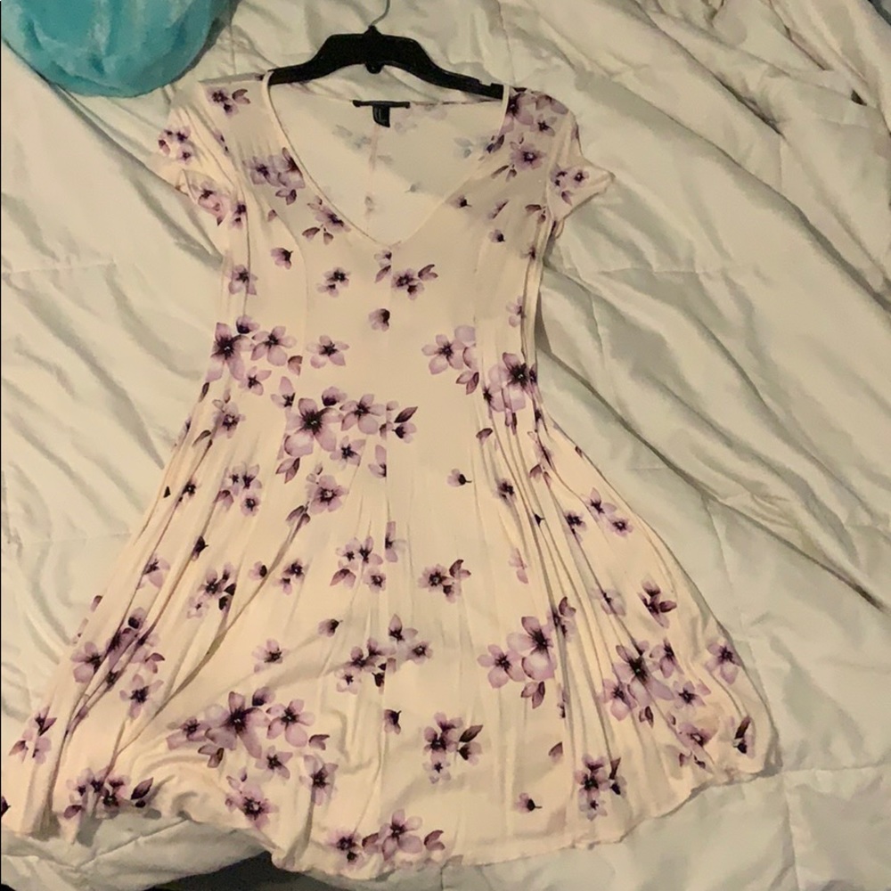 V neck dress, skater/flowy